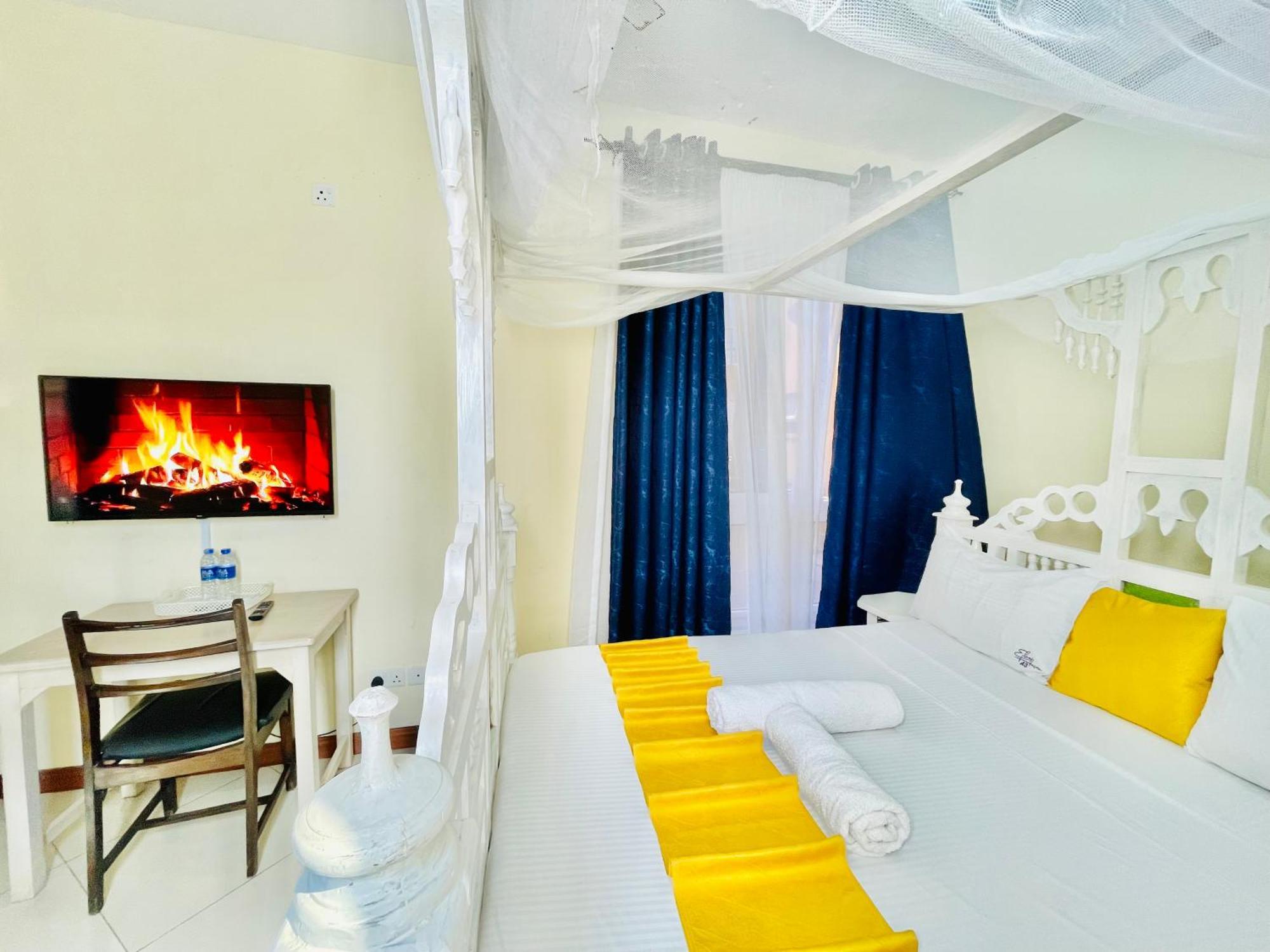 Bed and Breakfast Elna'S Nyali - Work & Unwind - Pool, Sea Views, Ac & Fast Wi-Fi Mombasa Exterior foto