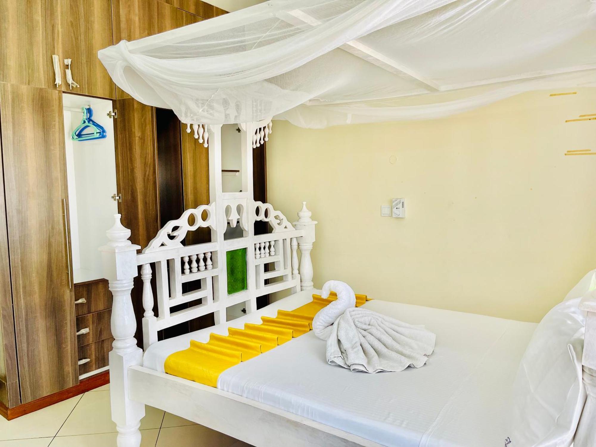 Bed and Breakfast Elna'S Nyali - Work & Unwind - Pool, Sea Views, Ac & Fast Wi-Fi Mombasa Exterior foto
