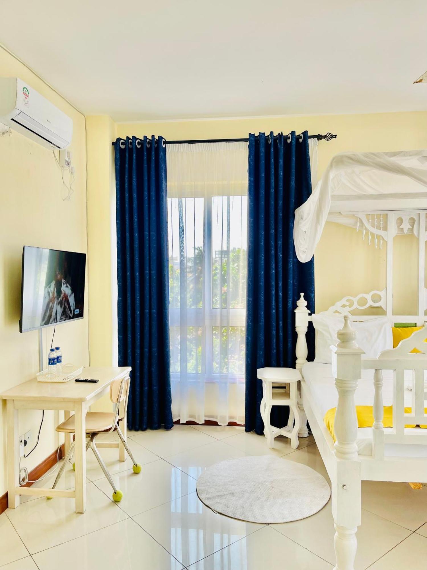 Bed and Breakfast Elna'S Nyali - Work & Unwind - Pool, Sea Views, Ac & Fast Wi-Fi Mombasa Exterior foto