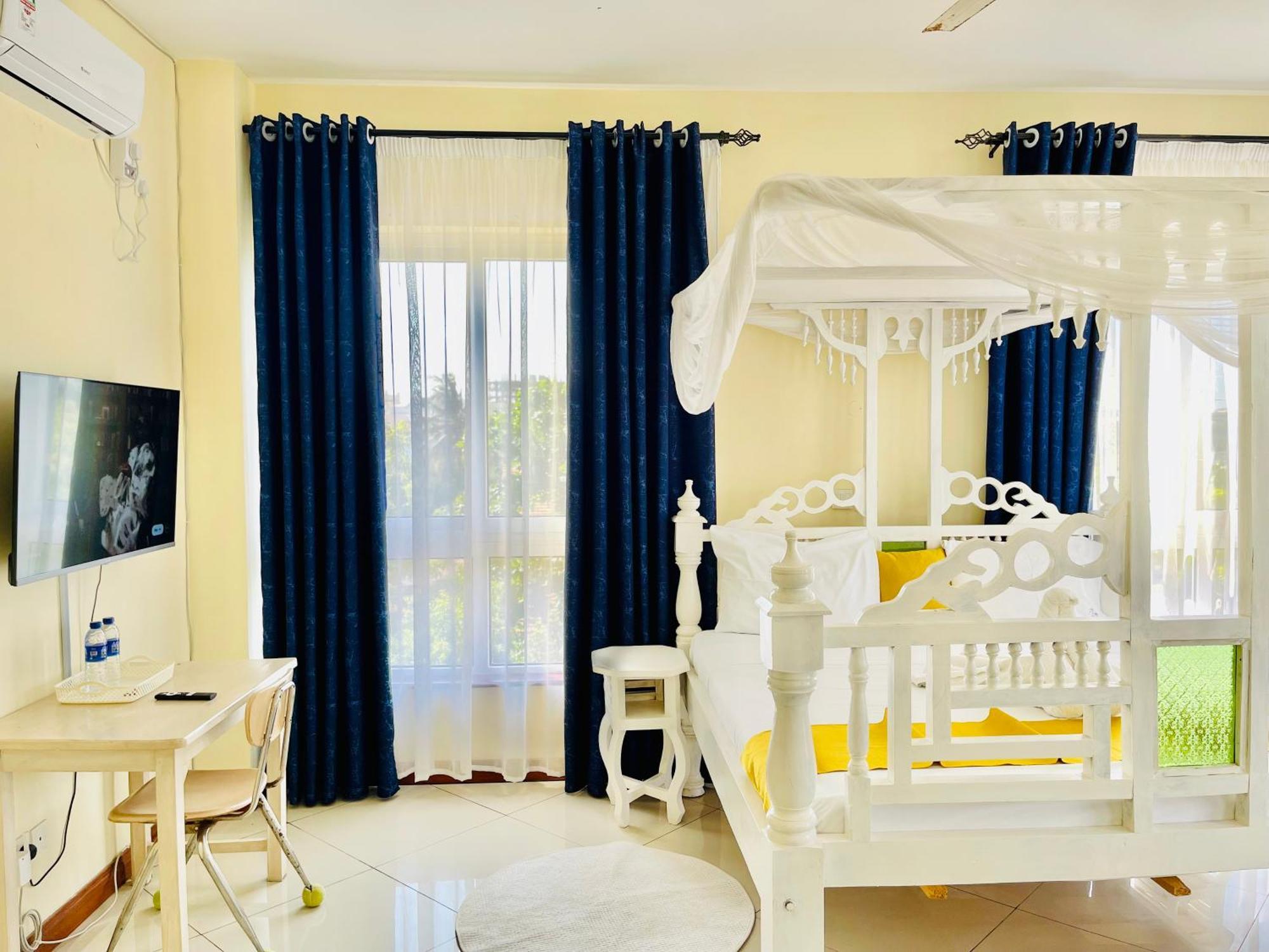 Bed and Breakfast Elna'S Nyali - Work & Unwind - Pool, Sea Views, Ac & Fast Wi-Fi Mombasa Exterior foto