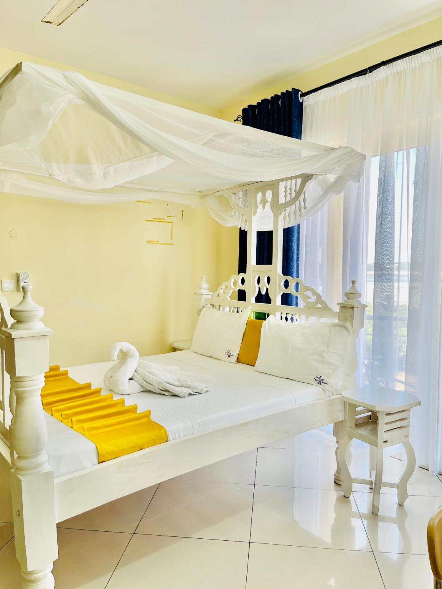 Bed and Breakfast Elna'S Nyali - Work & Unwind - Pool, Sea Views, Ac & Fast Wi-Fi Mombasa Exterior foto