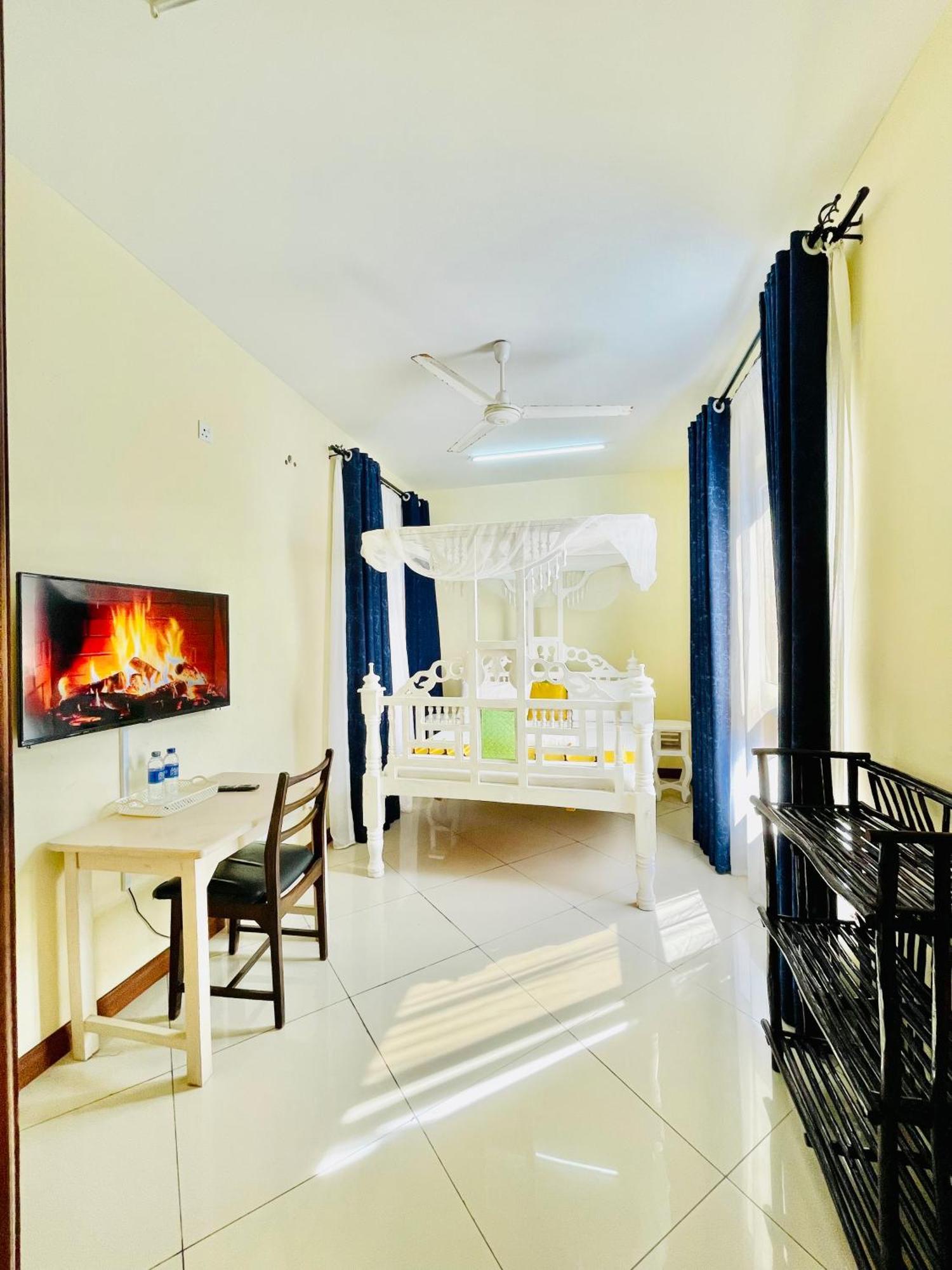 Bed and Breakfast Elna'S Nyali - Work & Unwind - Pool, Sea Views, Ac & Fast Wi-Fi Mombasa Exterior foto