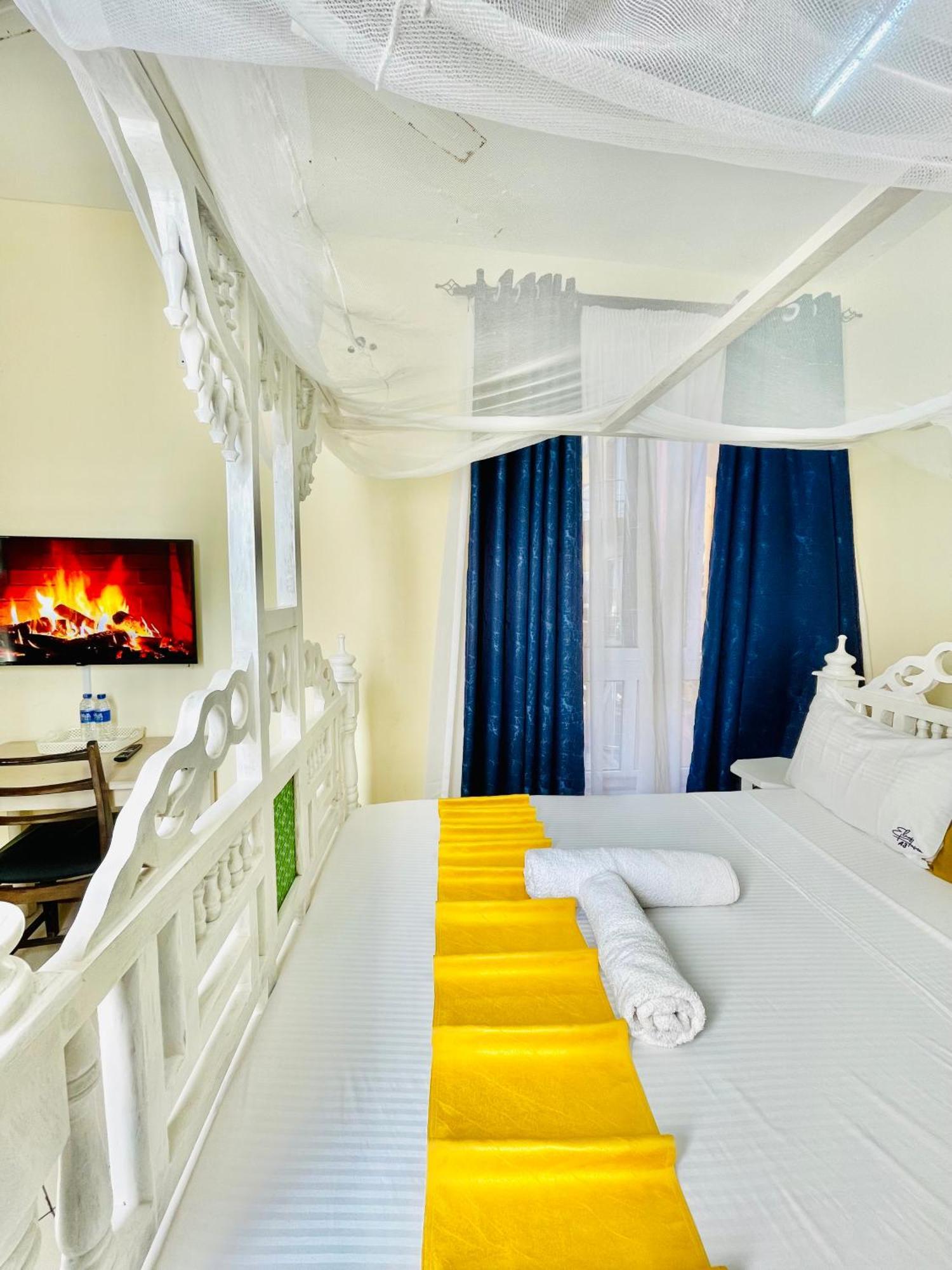 Bed and Breakfast Elna'S Nyali - Work & Unwind - Pool, Sea Views, Ac & Fast Wi-Fi Mombasa Exterior foto