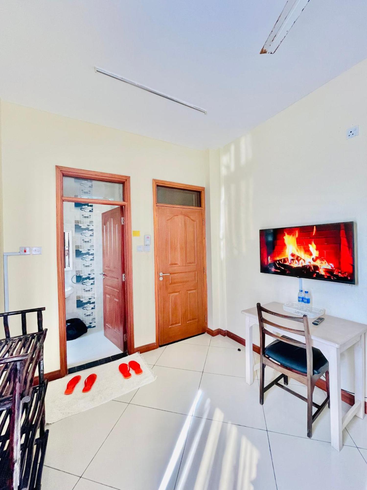 Bed and Breakfast Elna'S Nyali - Work & Unwind - Pool, Sea Views, Ac & Fast Wi-Fi Mombasa Exterior foto