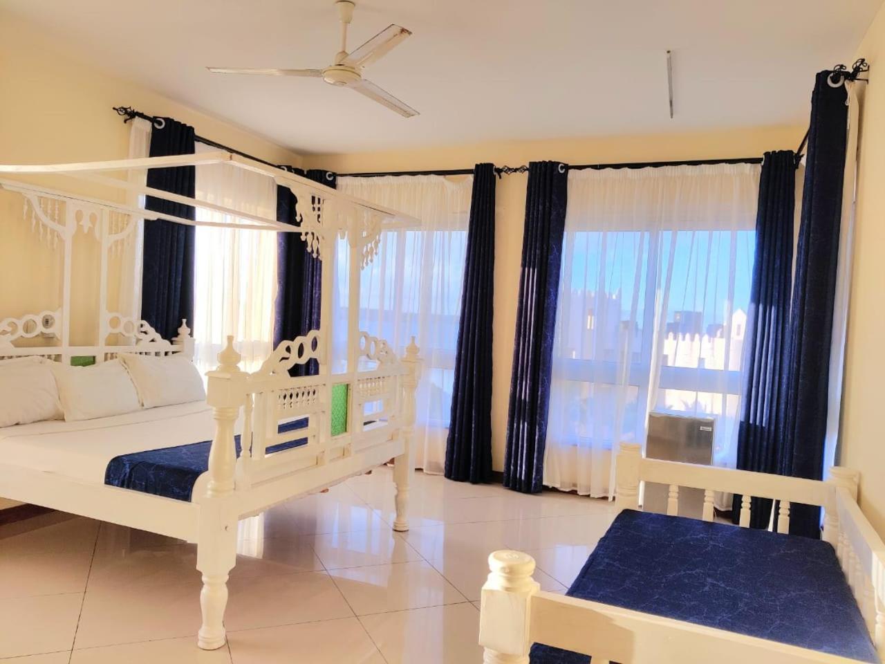 Bed and Breakfast Elna'S Nyali - Work & Unwind - Pool, Sea Views, Ac & Fast Wi-Fi Mombasa Exterior foto
