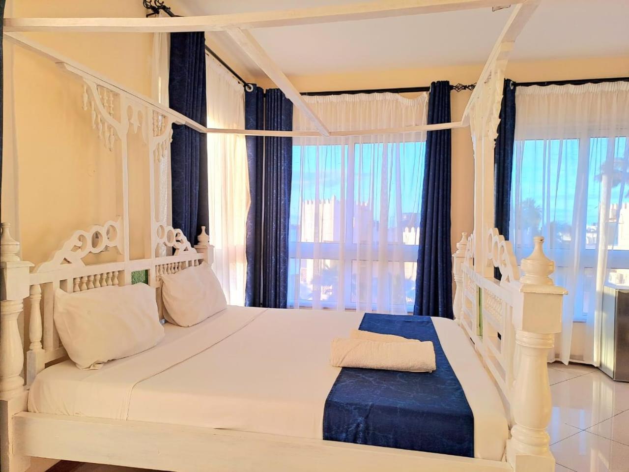 Bed and Breakfast Elna'S Nyali - Work & Unwind - Pool, Sea Views, Ac & Fast Wi-Fi Mombasa Exterior foto
